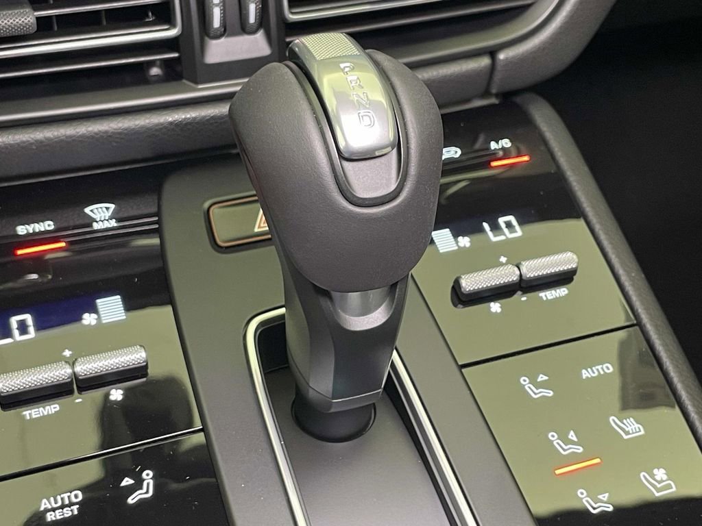 New 2025 Porsche Macan Base image 35