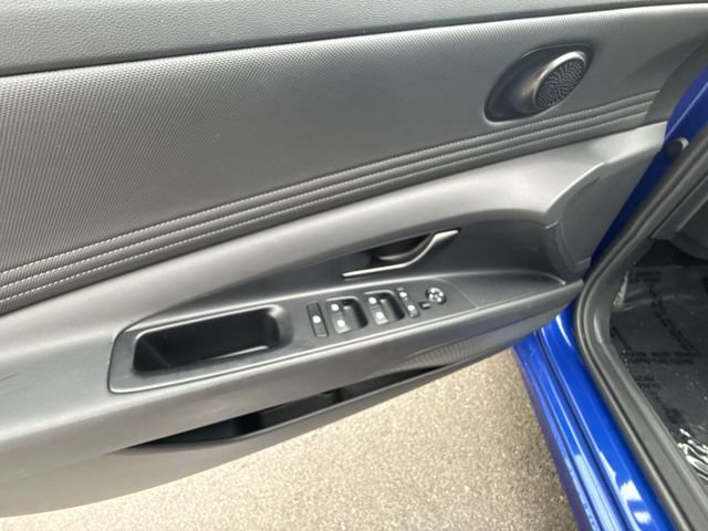 Certified 2025 Hyundai Elantra Sport FWD image 13