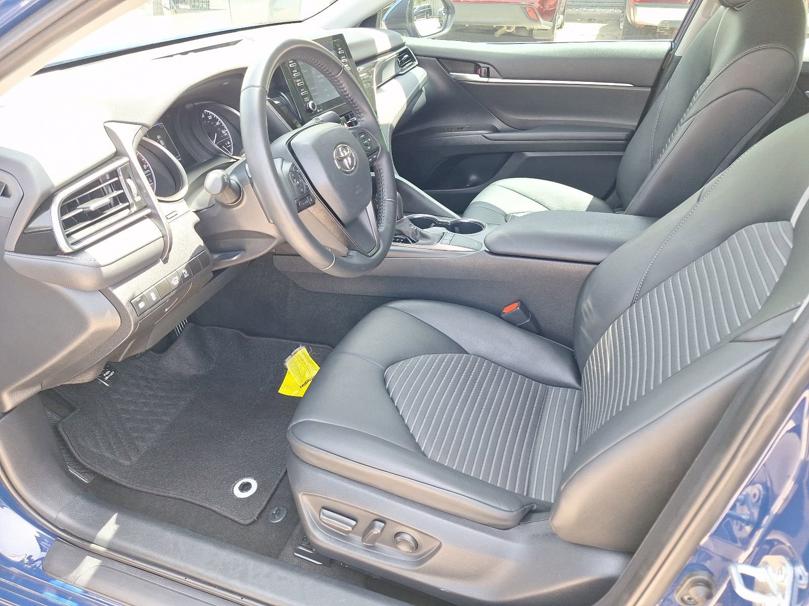 Used 2023 Toyota Camry SE FWD image 15