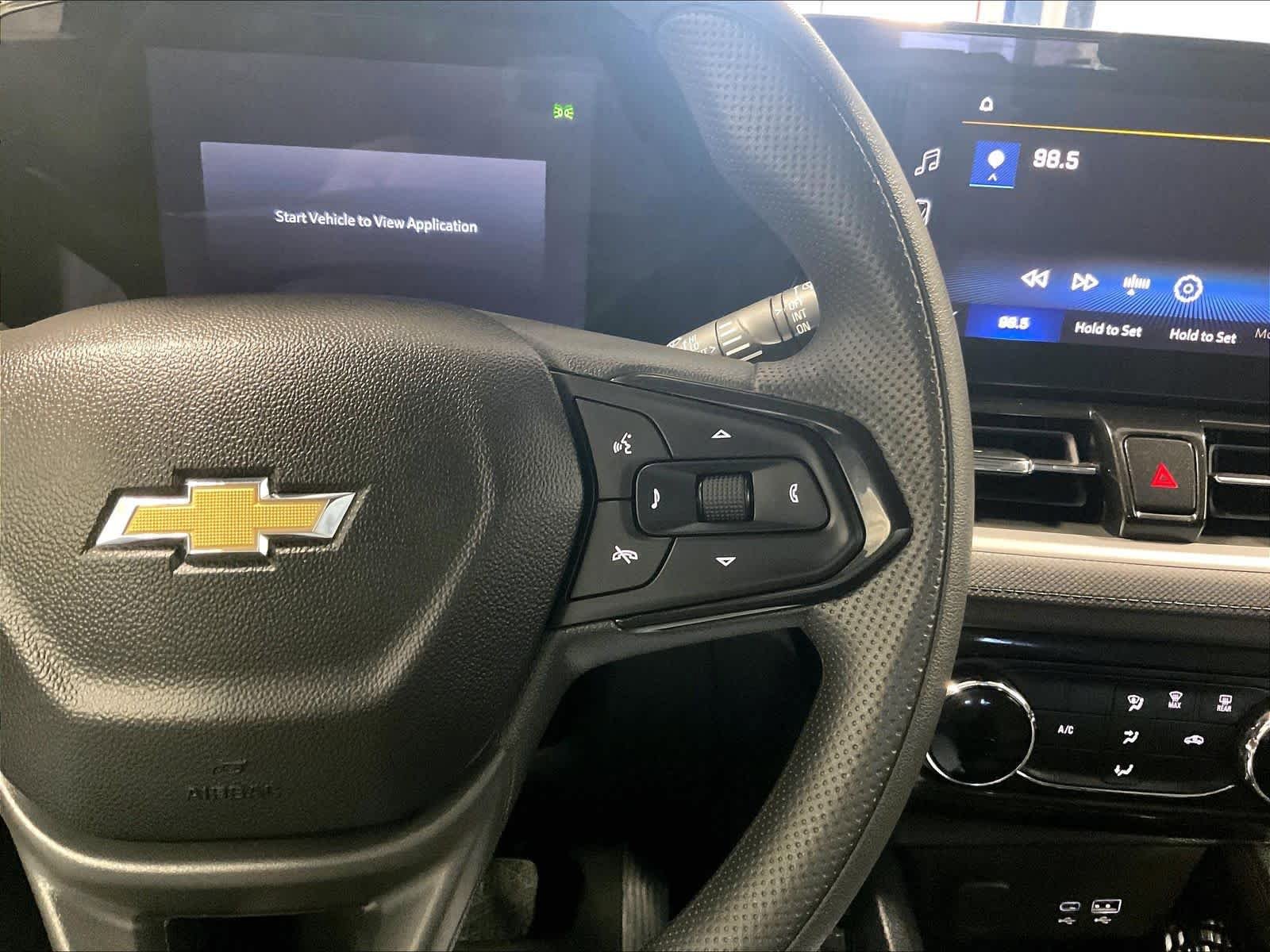 Used 2025 Chevrolet TrailBlazer LT AWD/4WD image 23
