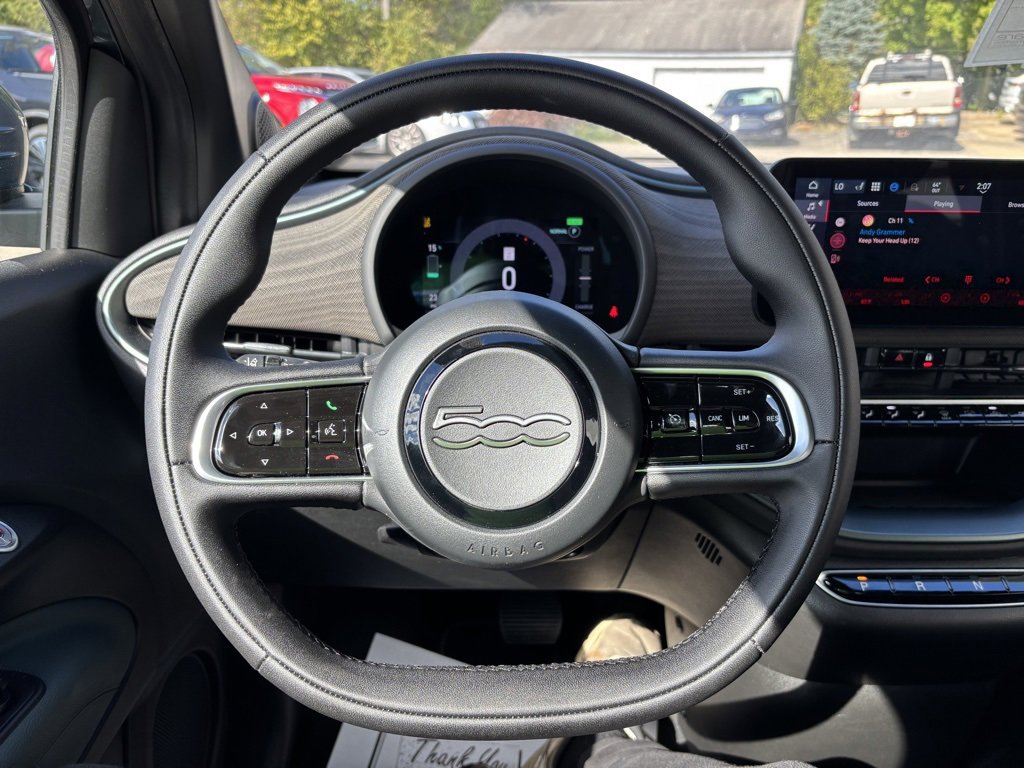 New 2025 FIAT 500 e image 9