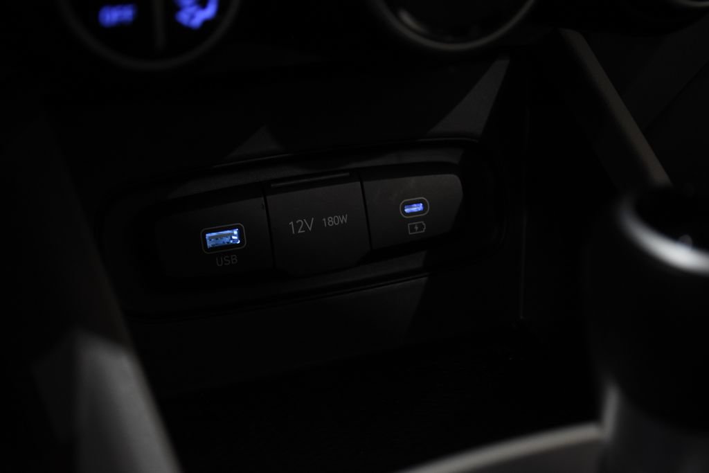 Certified 2025 Hyundai Venue SEL FWD image 26