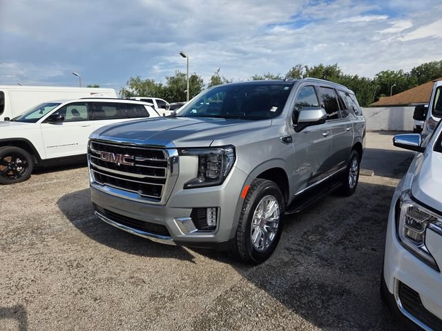 Used 2024 GMC Yukon SLT w/ SLT Luxury Package AWD/4WD image 3