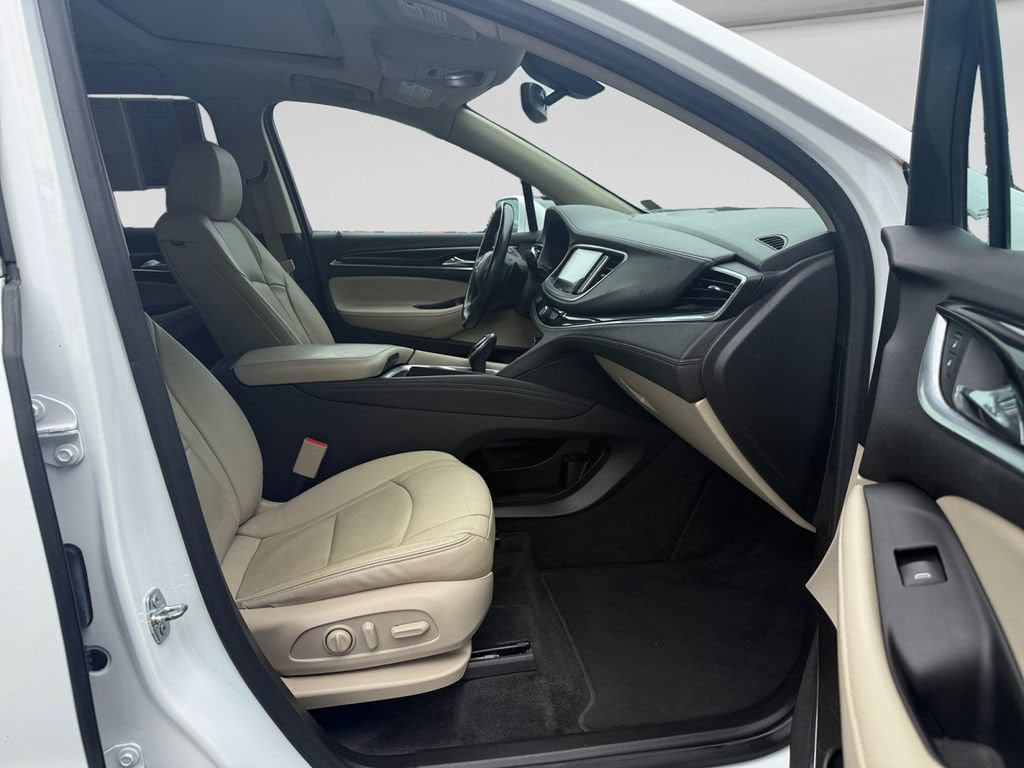Used 2019 Buick Enclave Essence FWD image 17