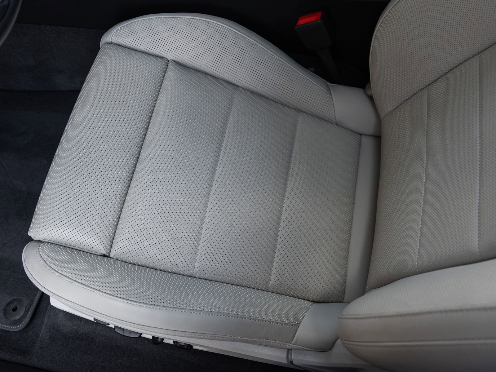 Certified 2025 Porsche Macan 4 Electric AWD/4WD image 23