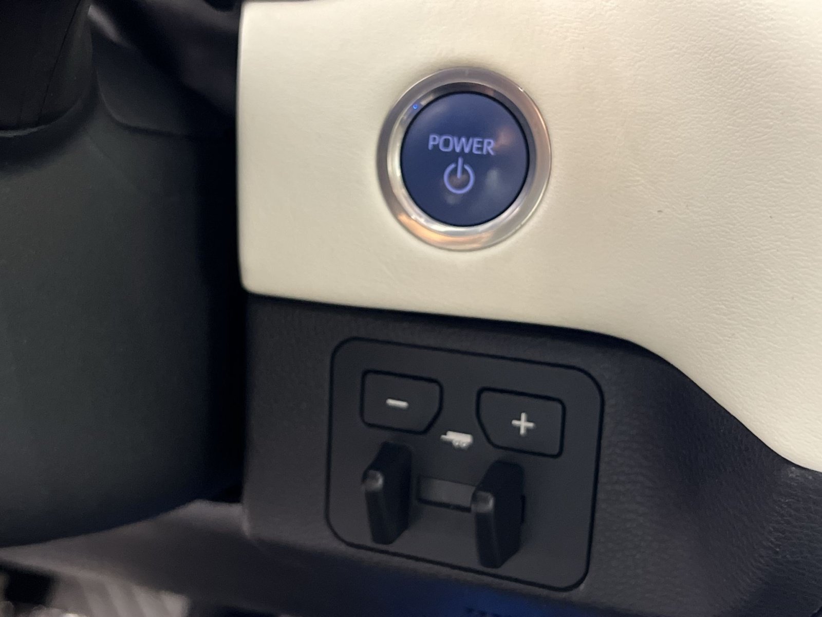 Used 2022 Toyota Tundra Capstone AWD/4WD image 38
