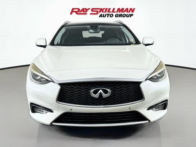 Used 2017 INFINITI QX30 Premium w/ Navigation Package FWD image 2