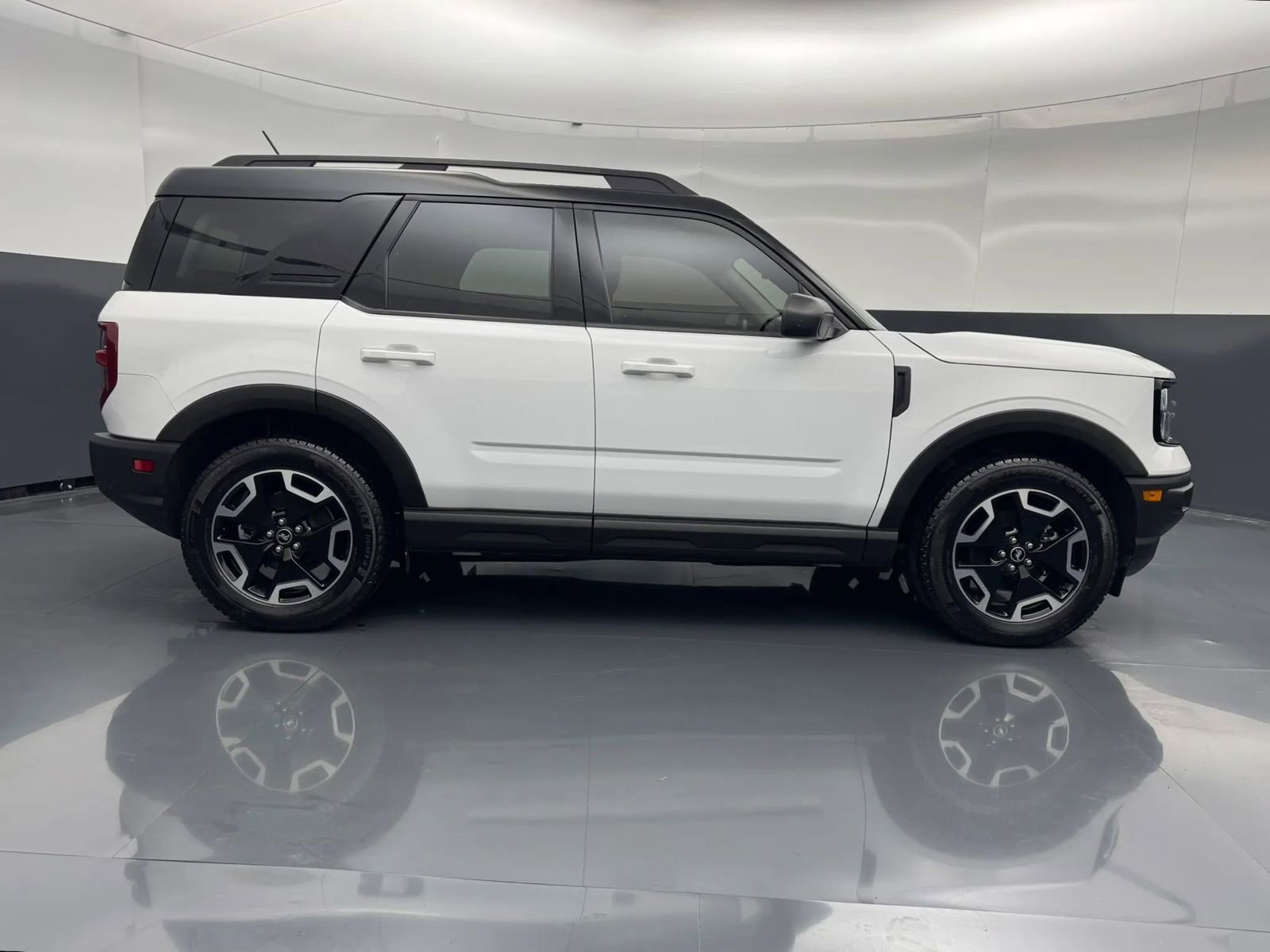 Used 2021 Ford Bronco Sport Outer Banks w/ Outer Banks Package AWD/4WD image 2