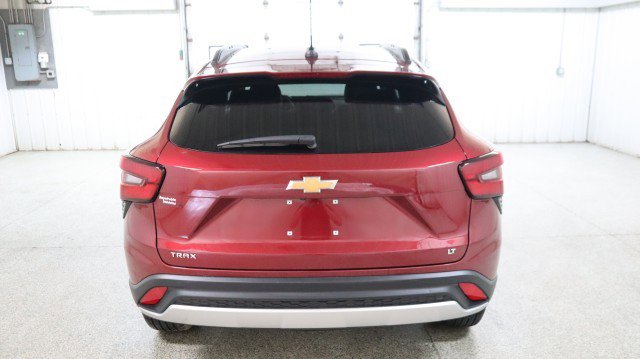 Used 2024 Chevrolet Trax LT w/ Sunroof Package image 8