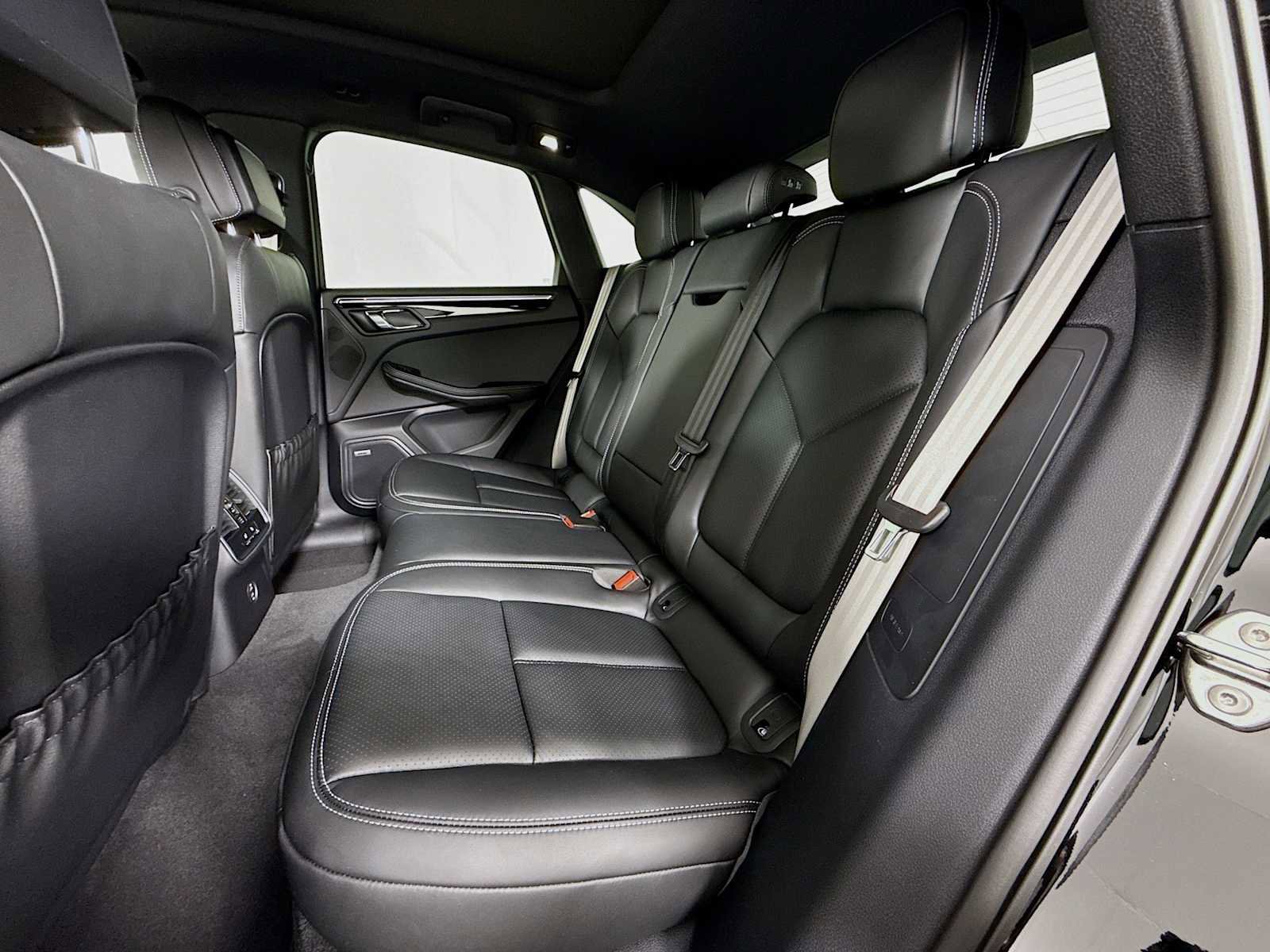 New 2026 Porsche Macan Turbo image 24