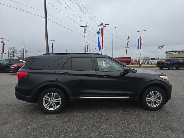 Used 2023 Ford Explorer XLT w/ Equipment Group 202A image 4