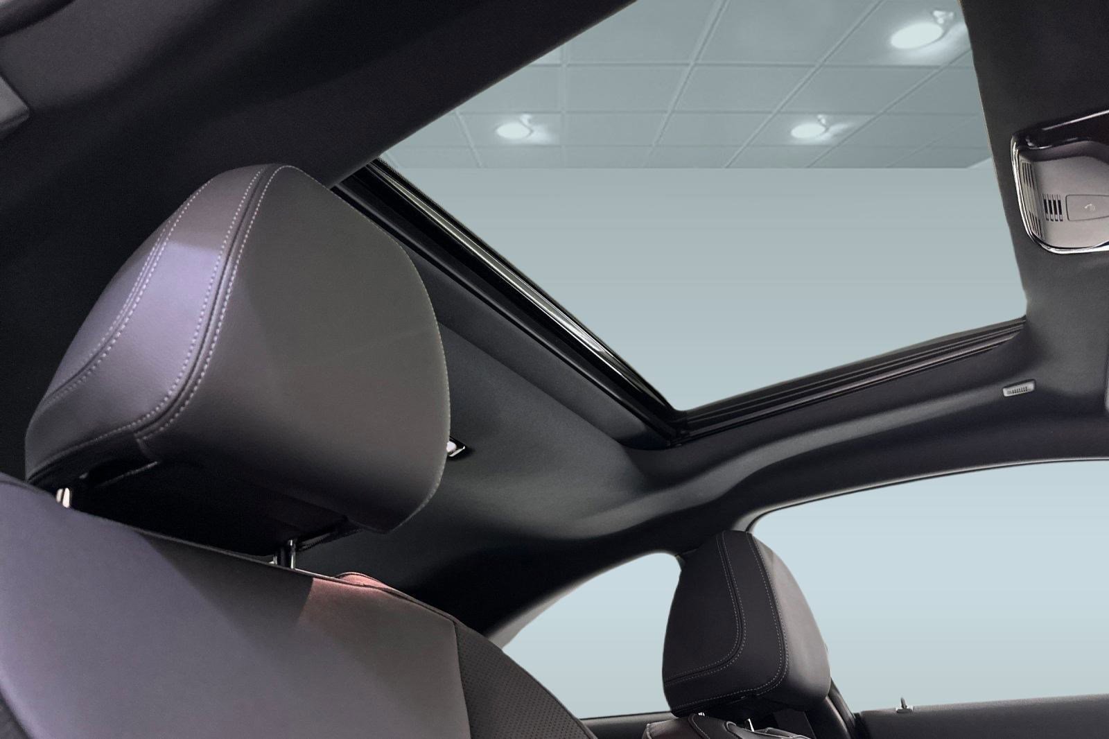 Used 2025 BMW 230i Coupe w/ Convenience Package image 14
