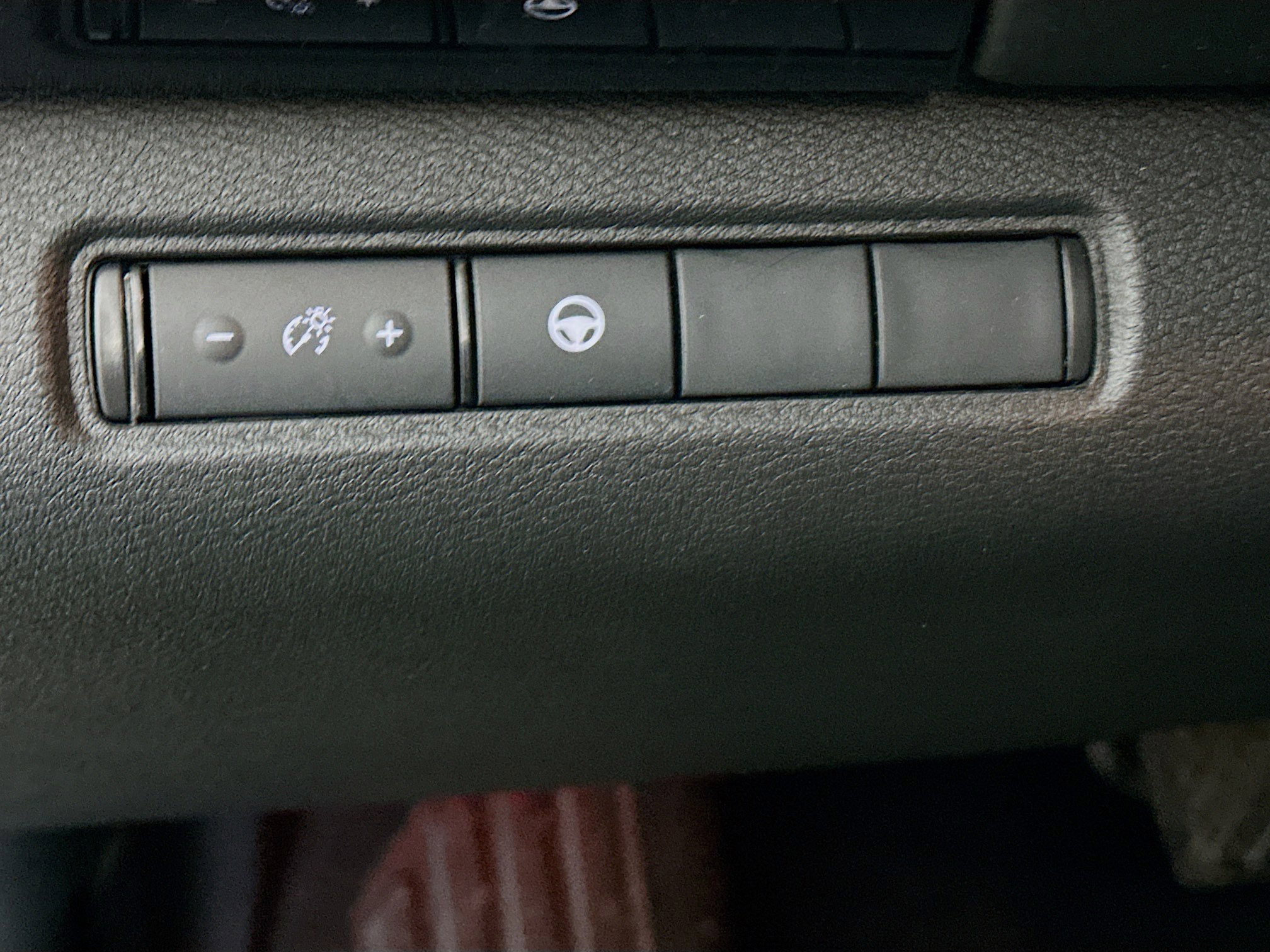 Used 2024 Nissan Pathfinder SV image 17