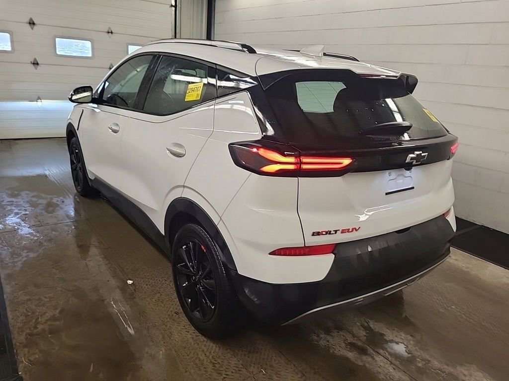 Used 2023 Chevrolet Bolt EUV LT w/ Convenience Package FWD image 4