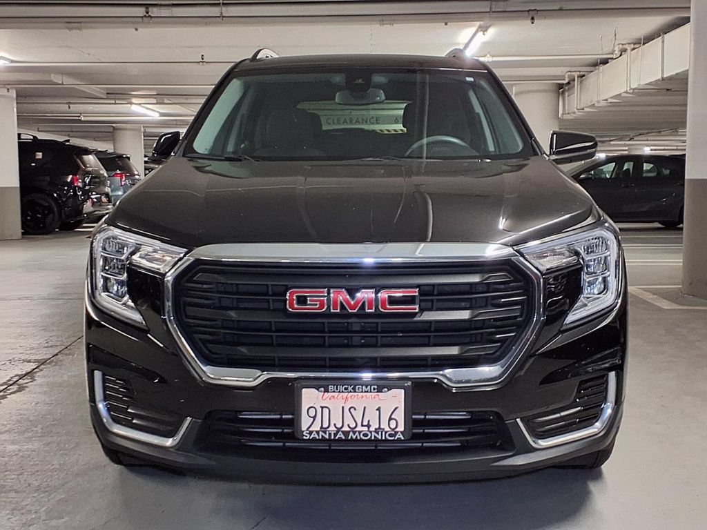 Used 2022 GMC Terrain SLE w/ Driver Convenience Package FWD image 2