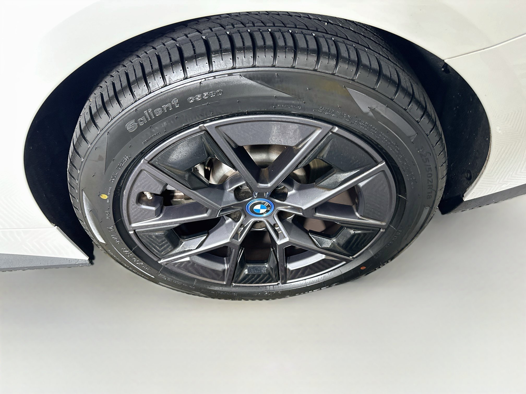 Used 2024 BMW i4 eDrive40 RWD image 11