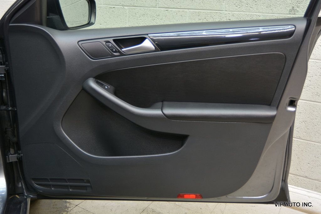 Used 2015 Volkswagen Jetta SE FWD image 12