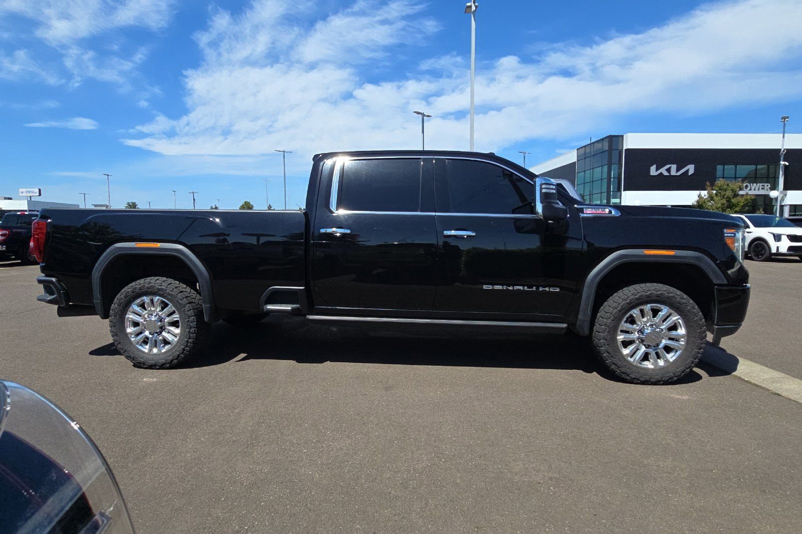 Used 2021 GMC Sierra 3500 Denali w/ Denali Ultimate Package AWD/4WD image 3