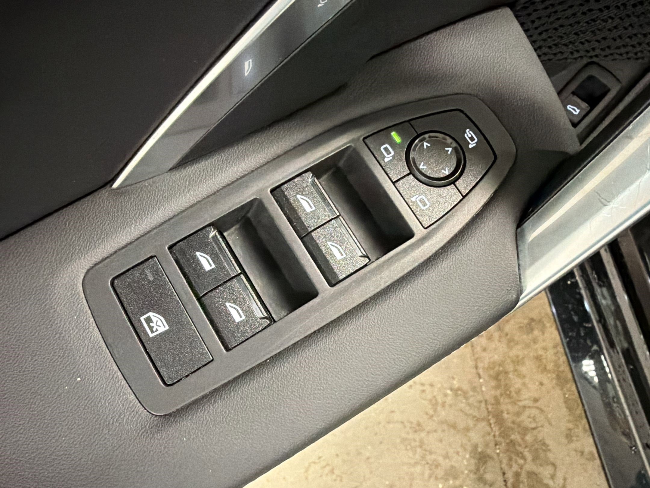 Certified 2025 BMW X2 xDrive28i image 20