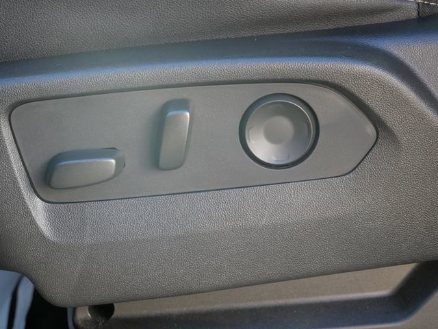 Used 2023 GMC Yukon XL SLT w/ SLT Premium Package image 12