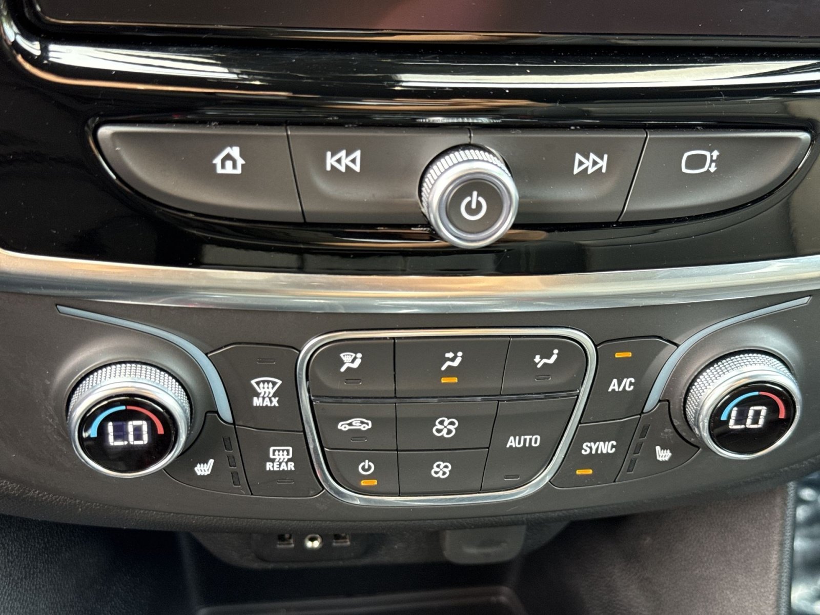 Used 2023 Chevrolet Traverse LT AWD/4WD image 21