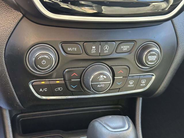 Certified 2019 Jeep Cherokee Limited w/ Technology Group image 28