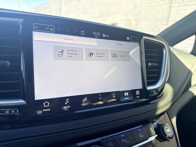 New 2026 Chrysler Pacifica Pinnacle w/ Trailer Tow Group FWD image 33