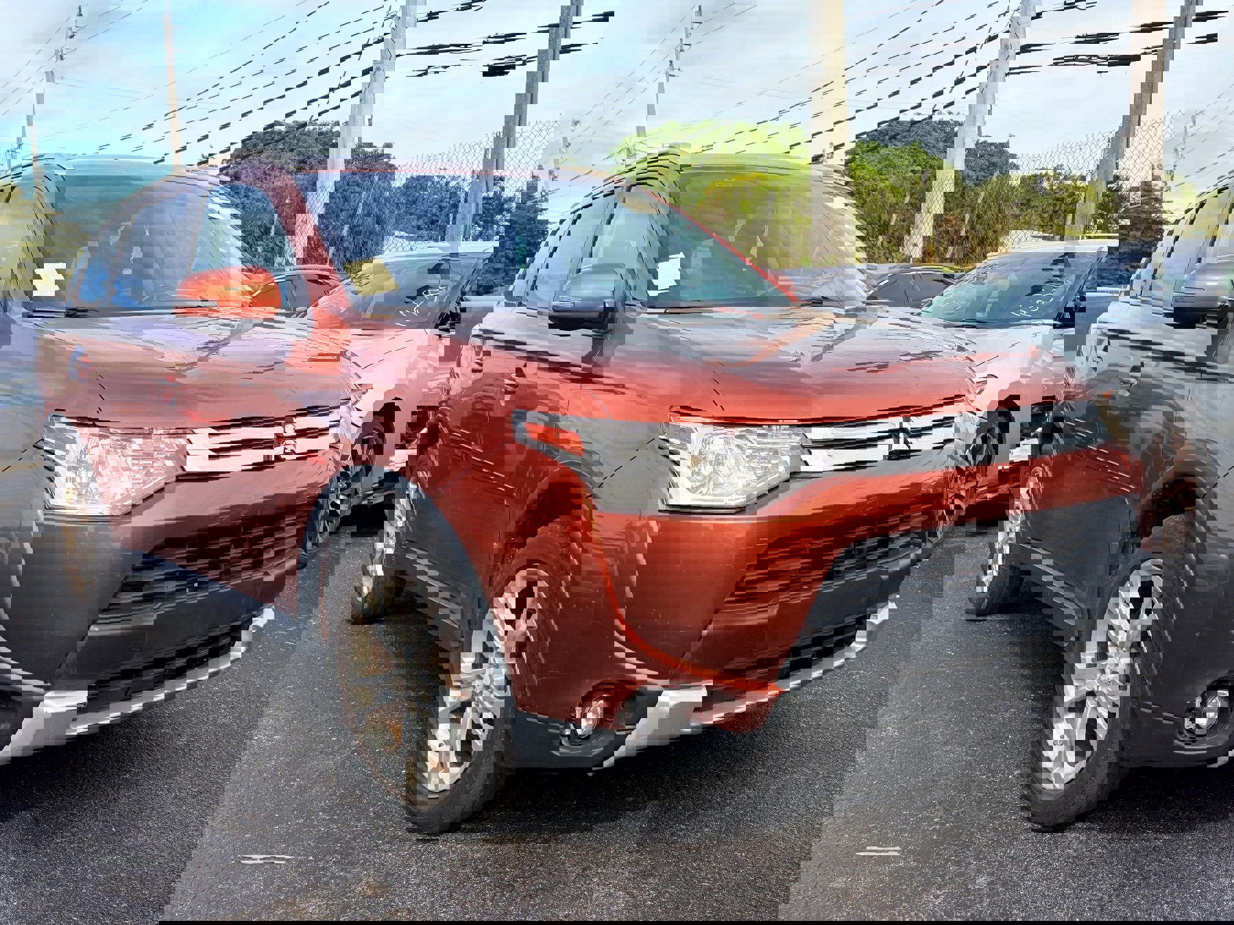 Used 2015 Mitsubishi Outlander SE image 1