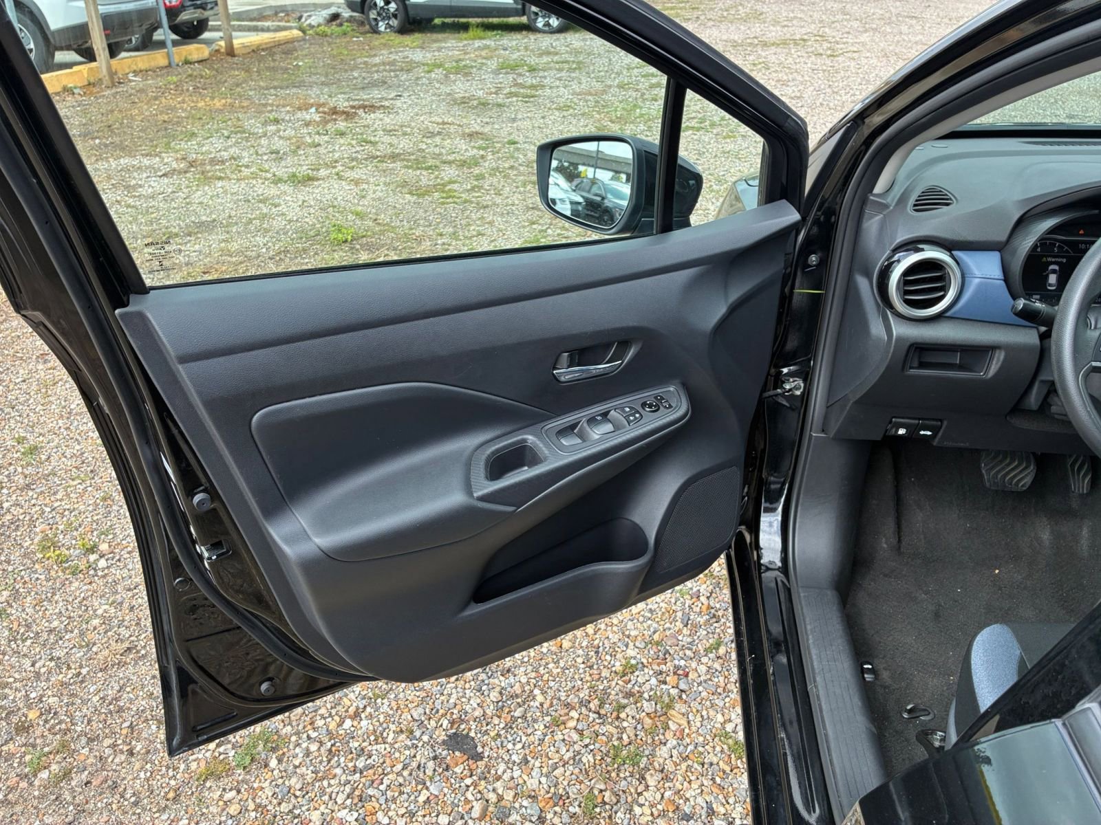 Used 2025 Nissan Versa SV image 15