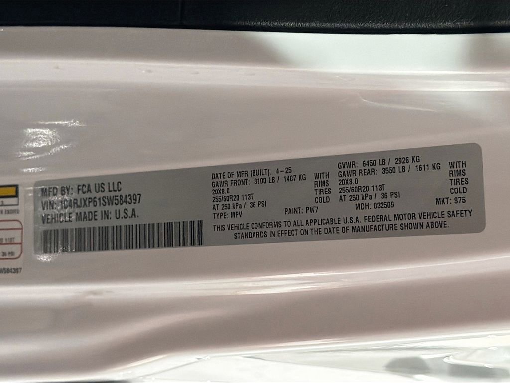 Used 2025 Jeep Wrangler Unlimited Sahara w/ Safety Group image 33