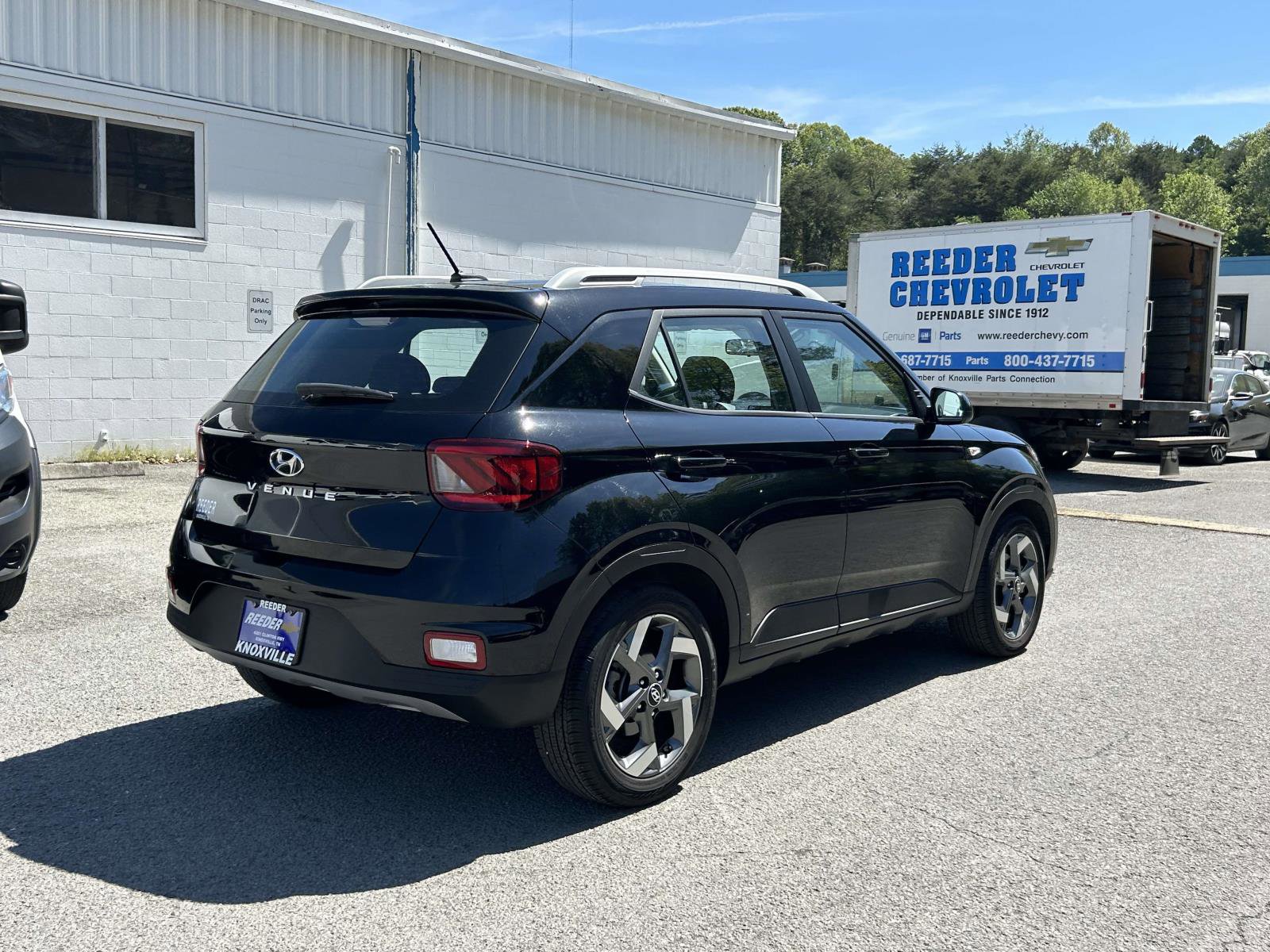 Used 2025 Hyundai Venue SEL FWD image 3