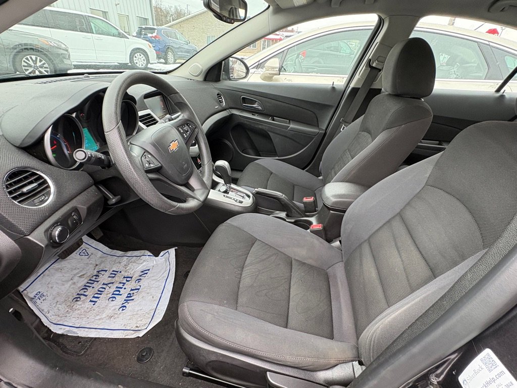 Used 2015 Chevrolet Cruze LT w/ Technology Package image 8