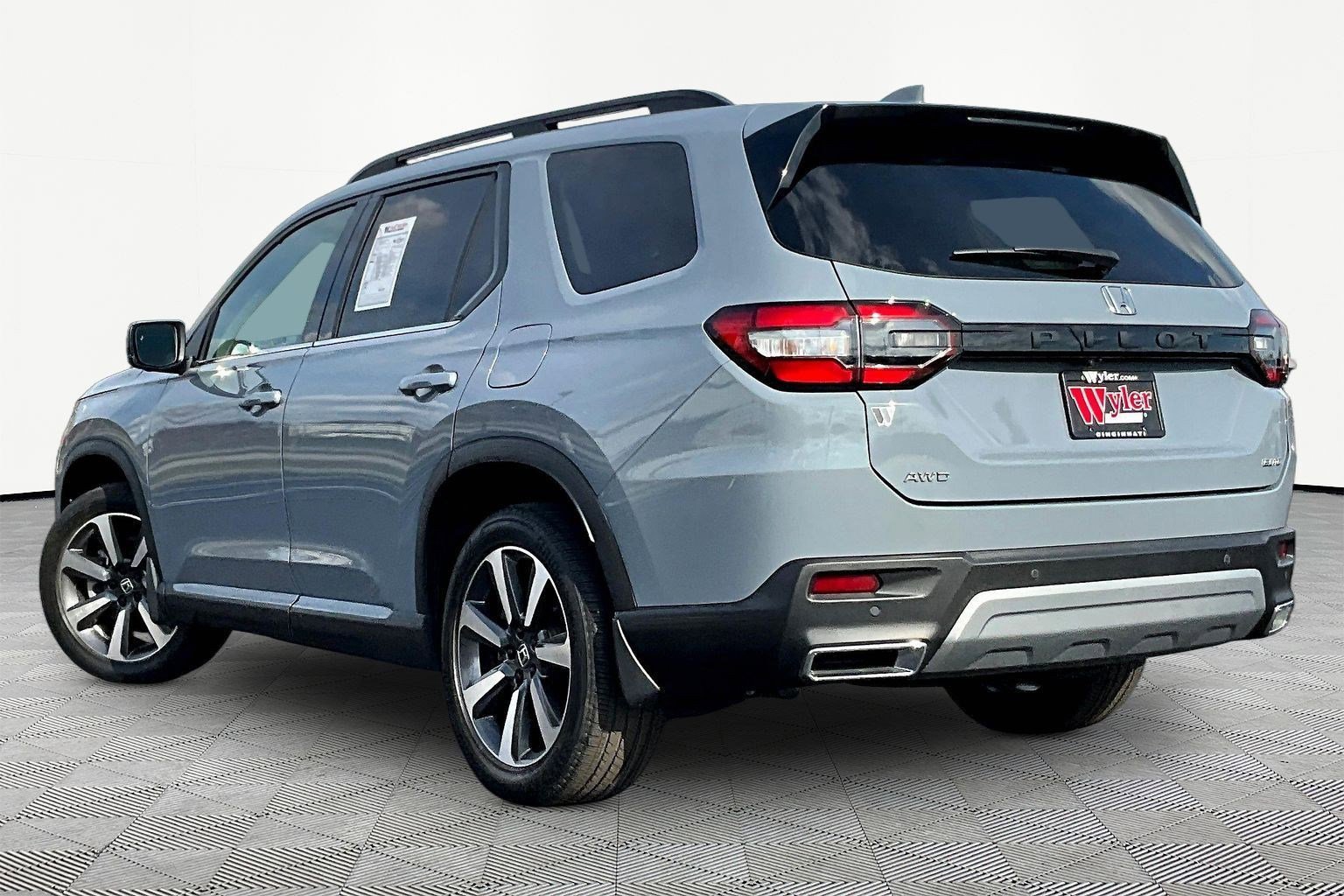 Used 2023 Honda Pilot Elite image 4