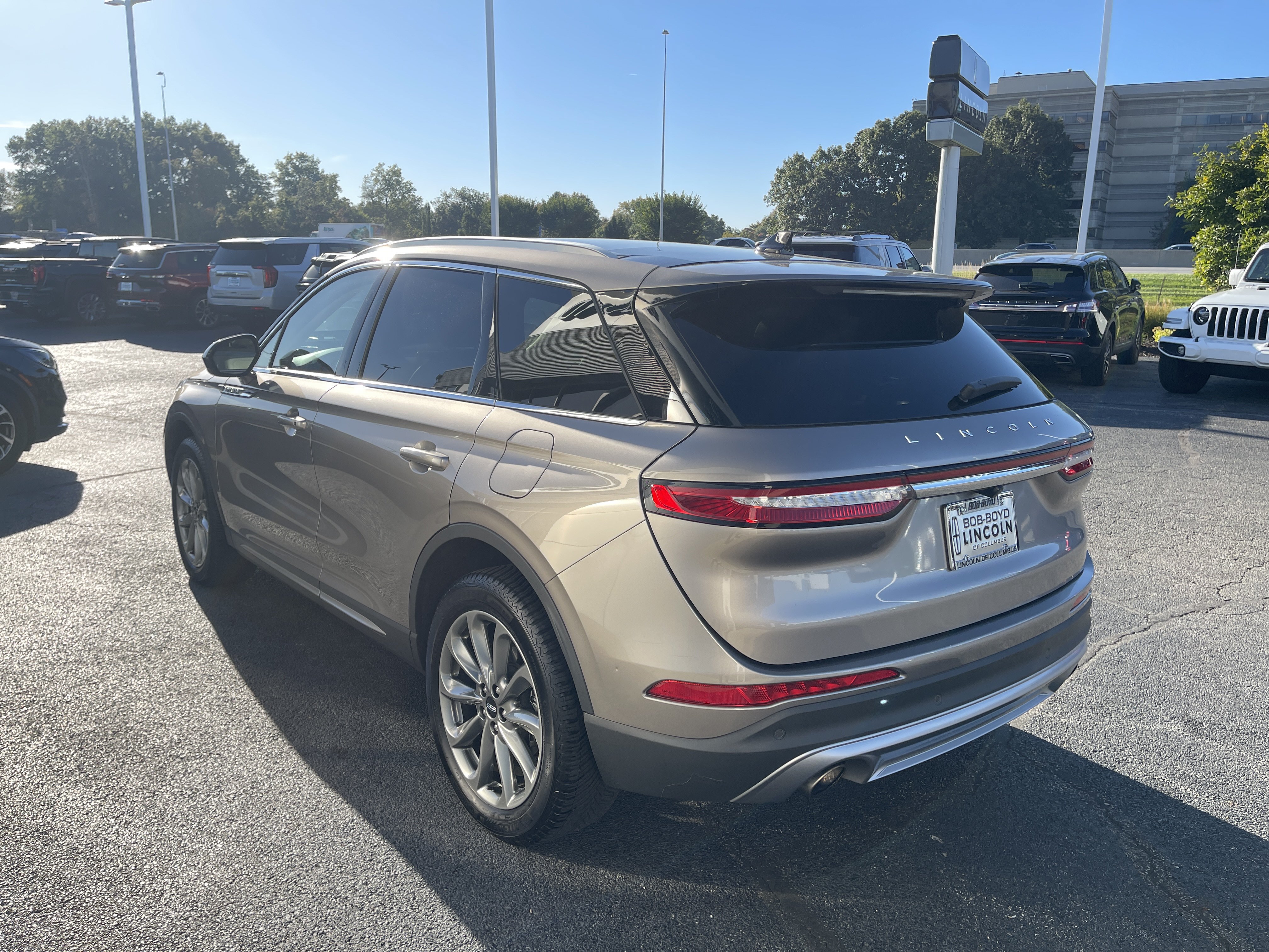 Used 2021 Lincoln Corsair AWD w/ Premium Package image 3
