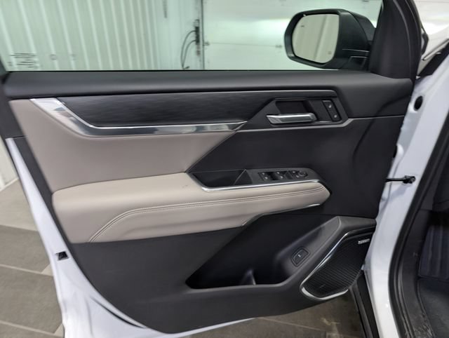Used 2025 GMC Acadia Elevation AWD/4WD image 13