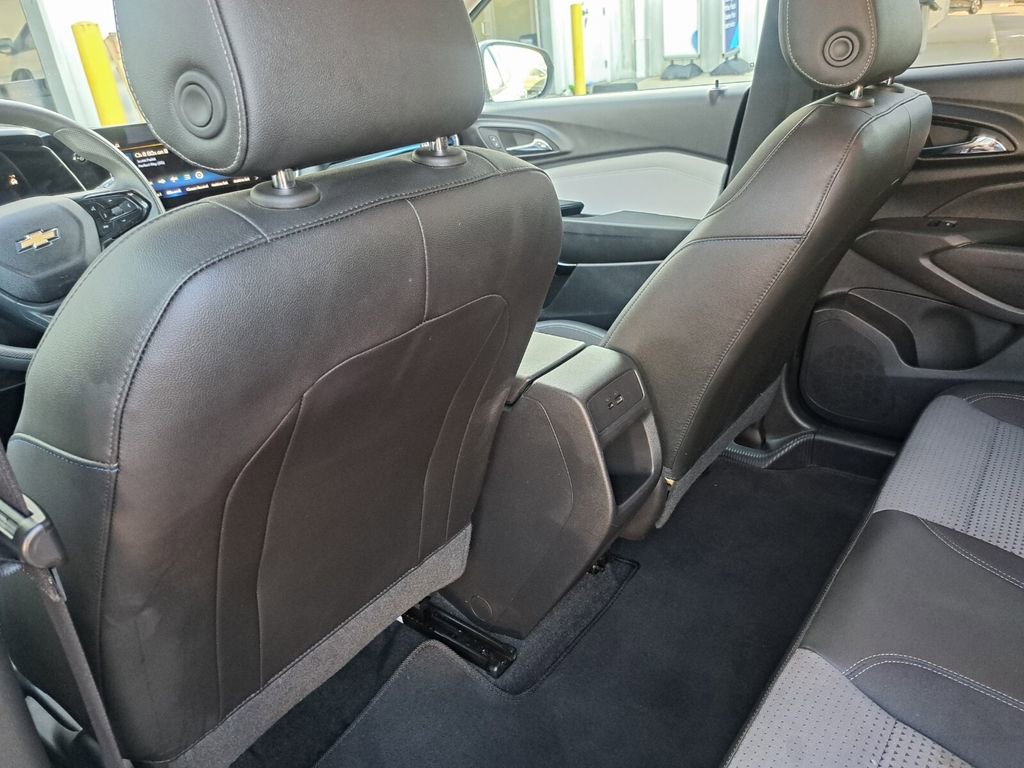 Used 2025 Chevrolet Trax LT image 22