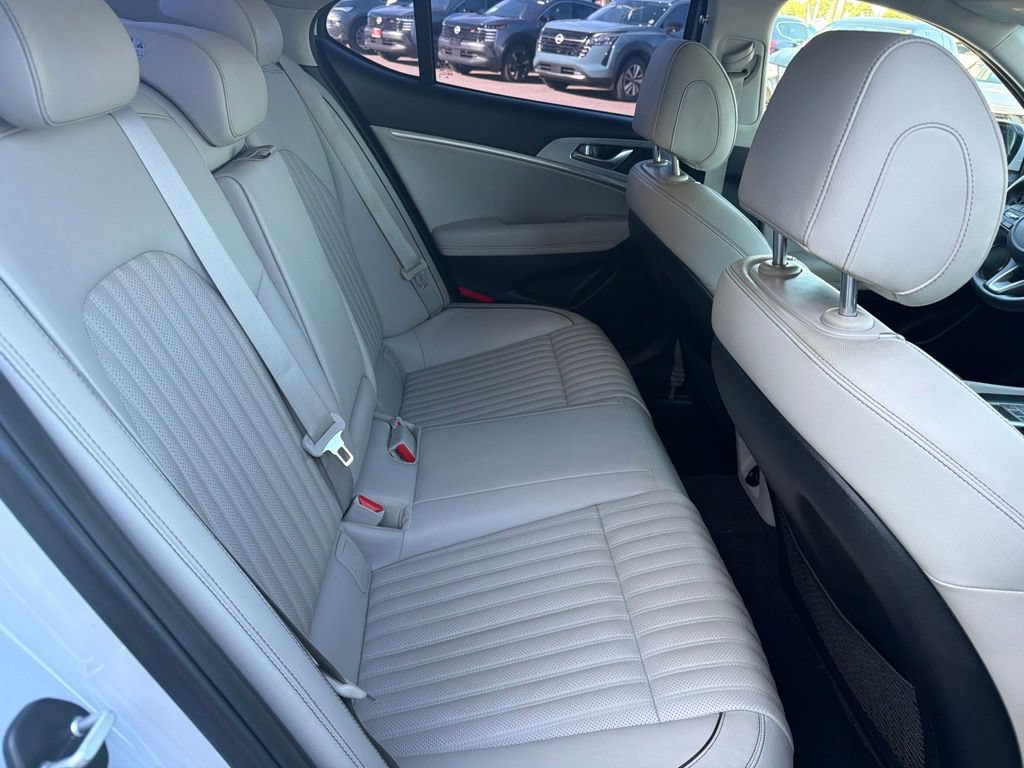 Used 2019 Genesis G70 2.0T Advanced w/ Elite Package RWD image 6