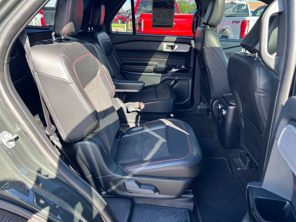 Used 2023 Ford Explorer ST-Line AWD/4WD image 38