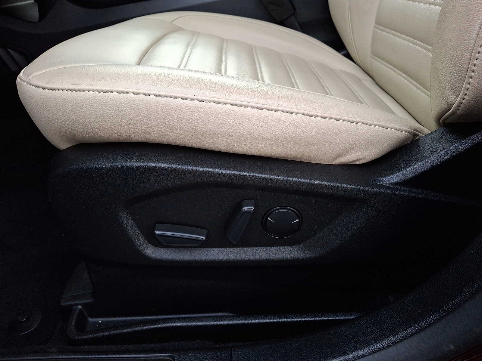 Certified 2022 Ford Edge SEL w/ Convenience Package image 14