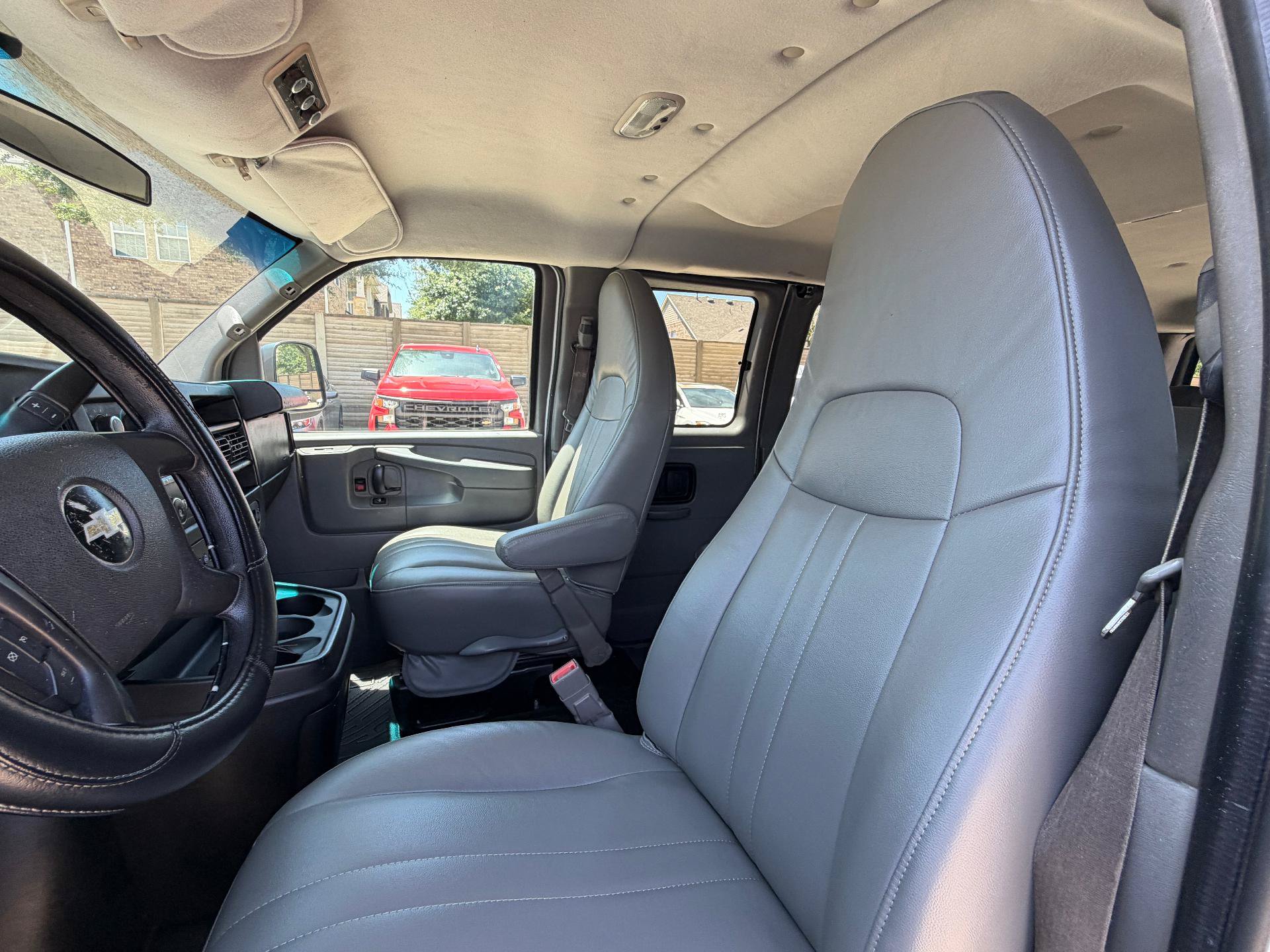 Used 2015 Chevrolet Express 2500 LT RWD image 13