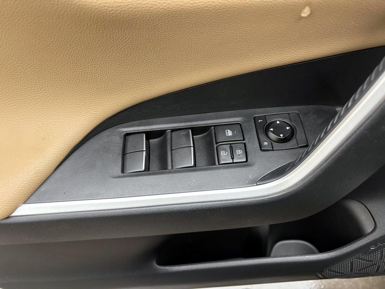 Used 2019 Toyota RAV4 Limited w/ Advanced Technology Package image 13