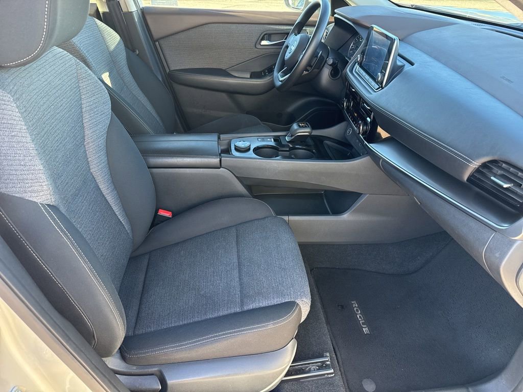 Used 2022 Nissan Rogue SV image 23