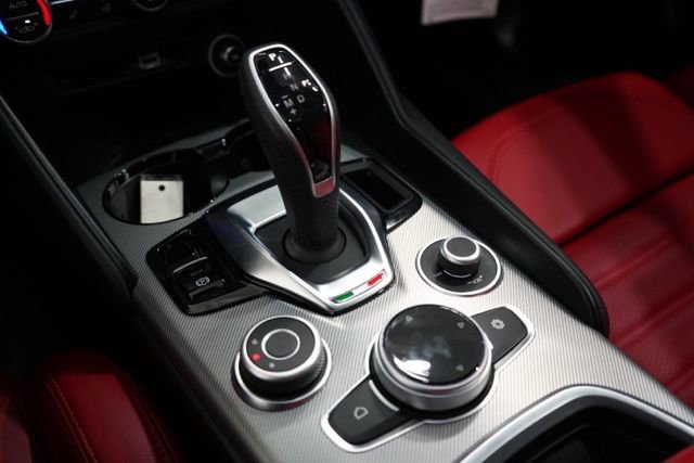 Used 2025 Alfa Romeo Giulia AWD image 30
