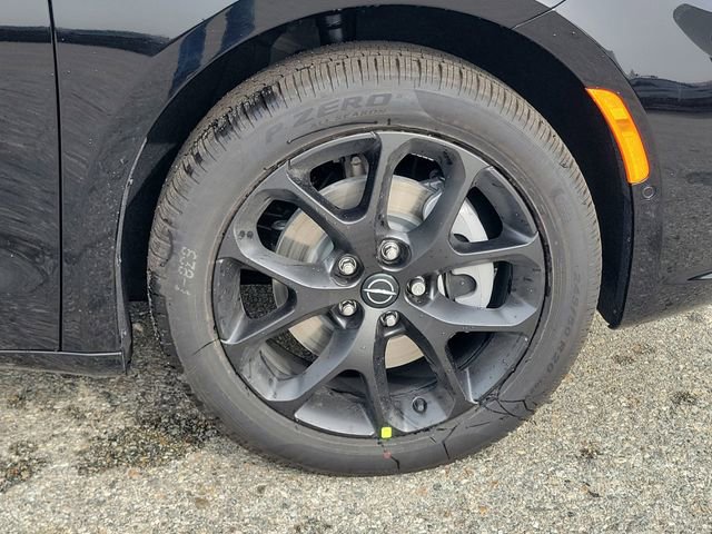 New 2026 Chrysler Pacifica Limited w/ S Appearance Package image 5