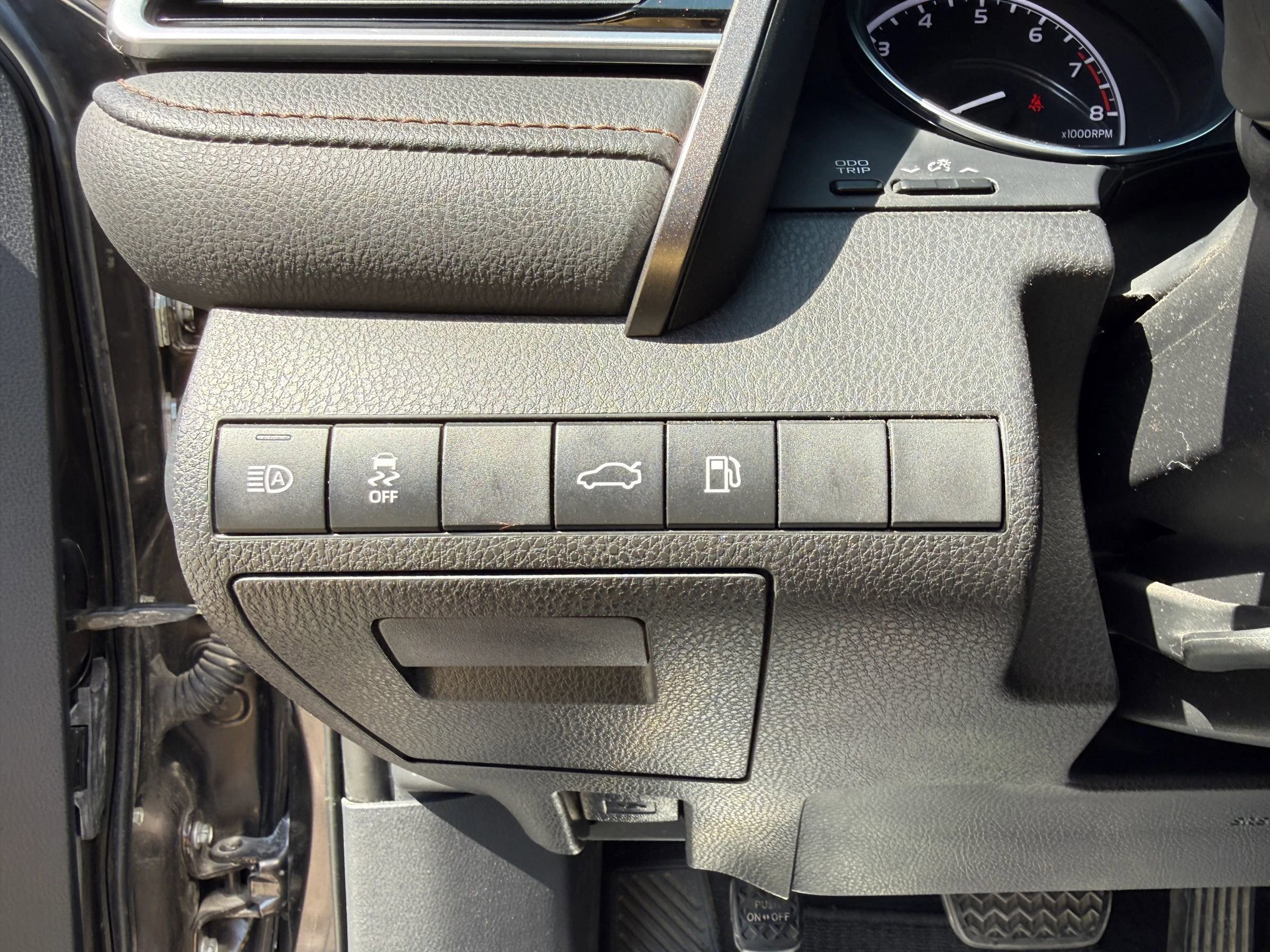 Used 2018 Toyota Camry LE image 23