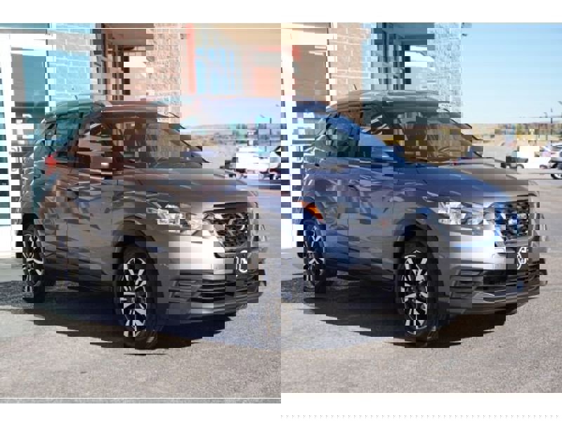 Used 2020 Nissan Kicks SV image 3