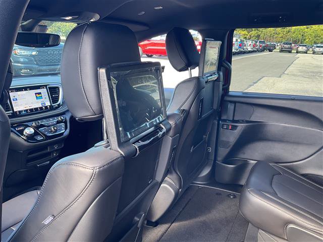 New 2026 Chrysler Pacifica Select image 13