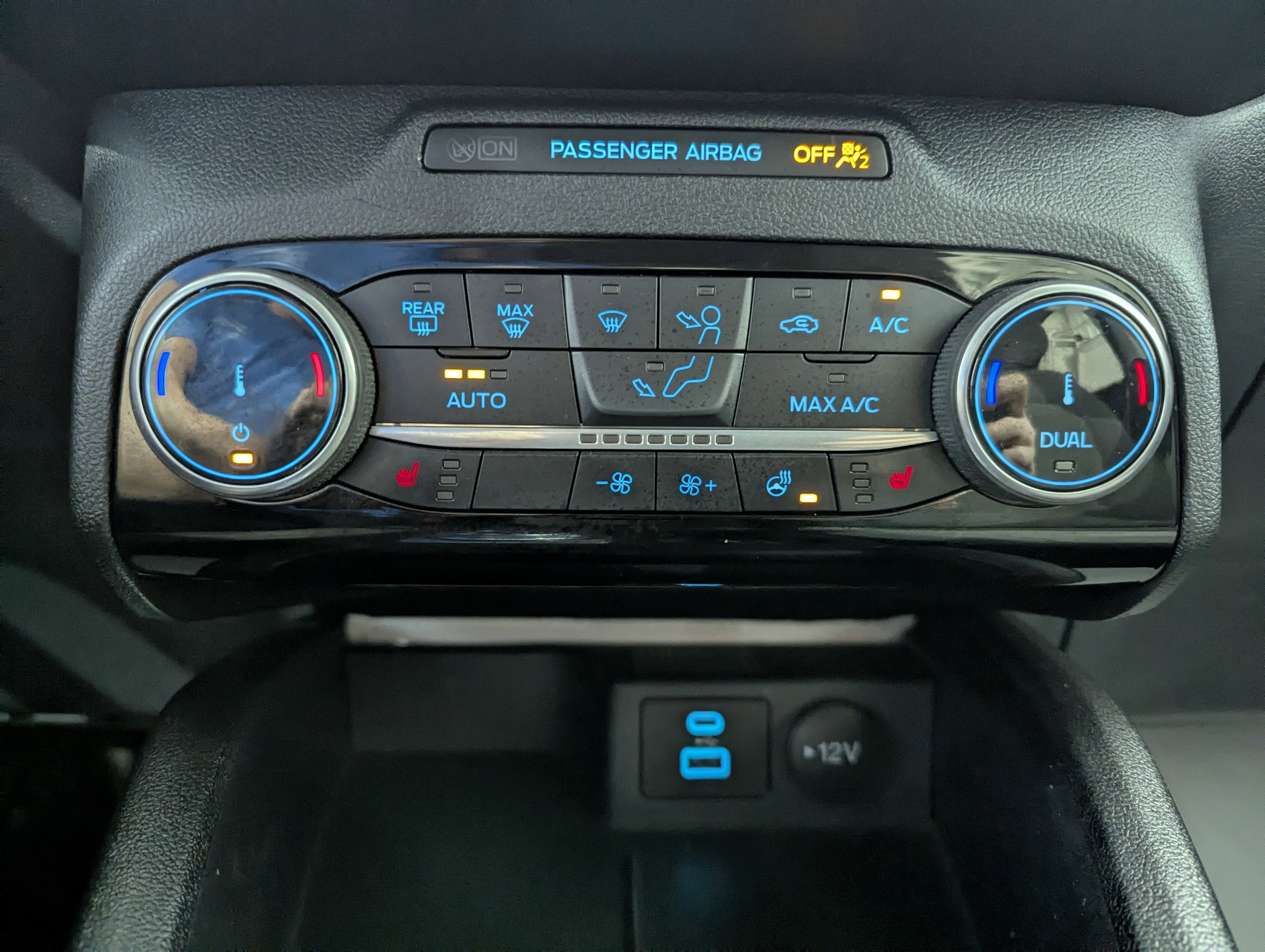 Used 2022 Ford Escape SE w/ Cold Weather Package AWD/4WD image 16