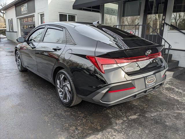 Used 2025 Hyundai Elantra Sport image 3