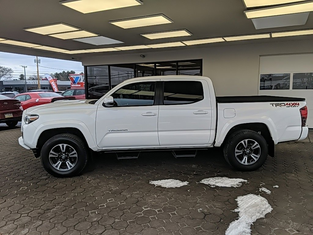 Used 2019 Toyota Tacoma TRD Sport image 9